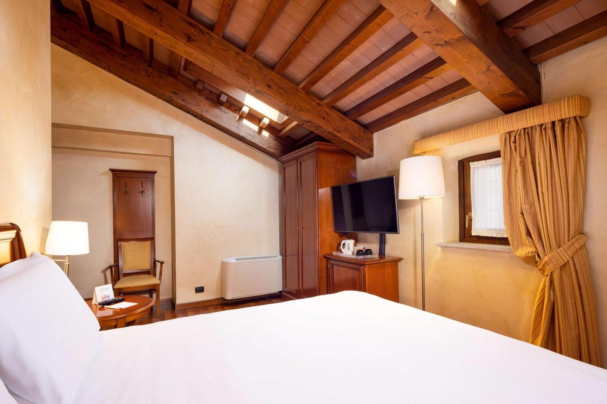 Best Western Plus Hotel Le Rondini Сан-Франческо-аль-Кампо Экстерьер фото