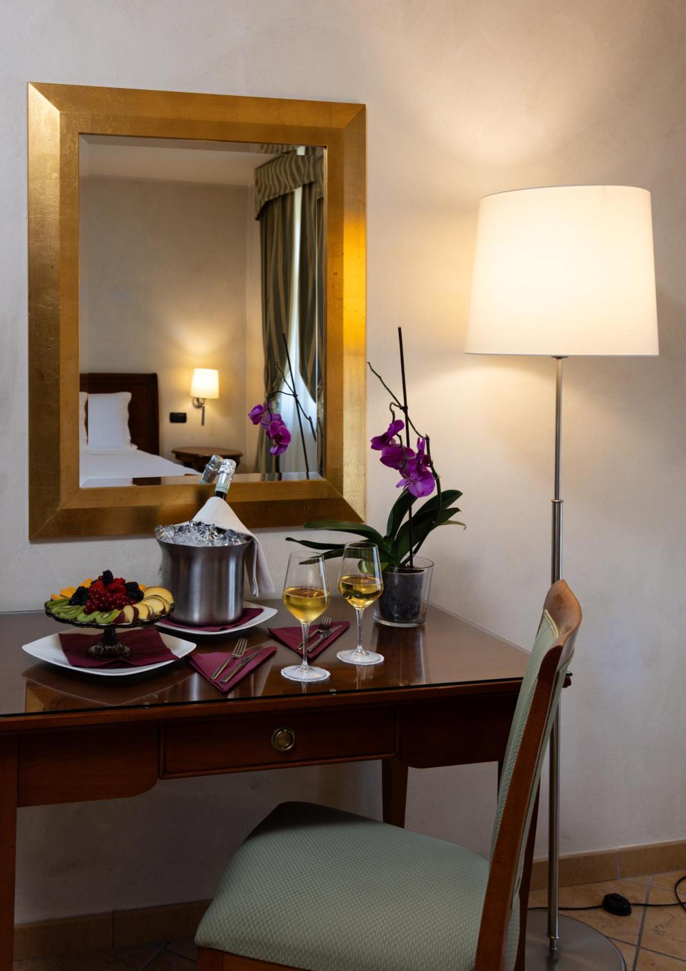 Best Western Plus Hotel Le Rondini Сан-Франческо-аль-Кампо Экстерьер фото