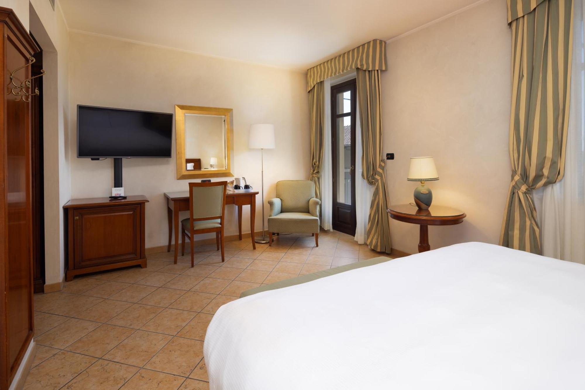 Best Western Plus Hotel Le Rondini Сан-Франческо-аль-Кампо Экстерьер фото